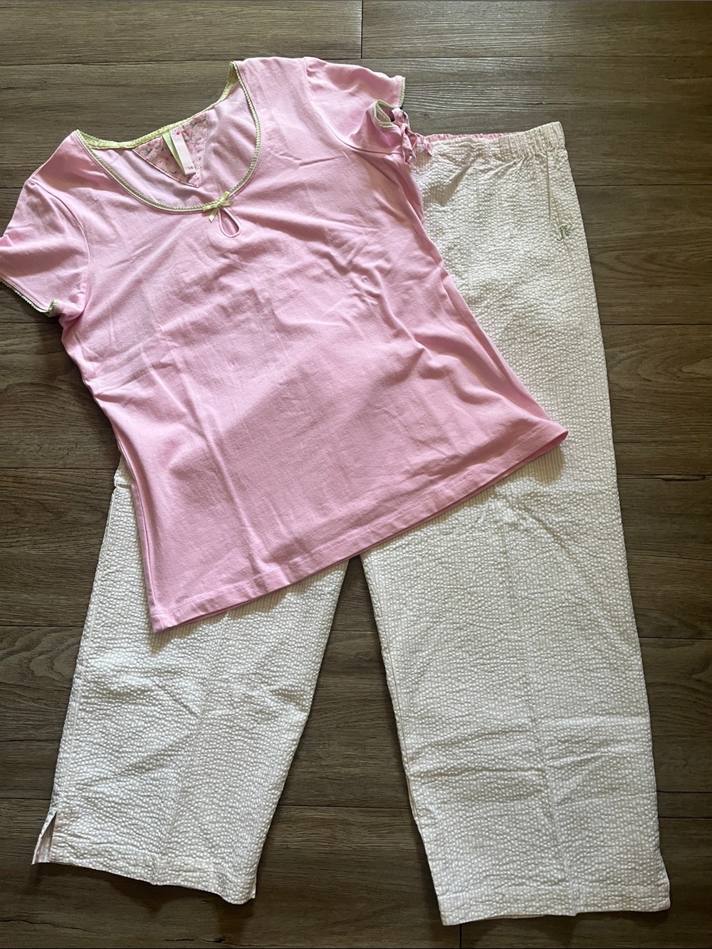 Cozy Pink Short-Sleeve Pajama Top with Cream Lounge Pants 95% Cotton